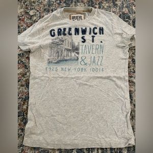Ruehl No. 925 Graphic T-shirt Size Small